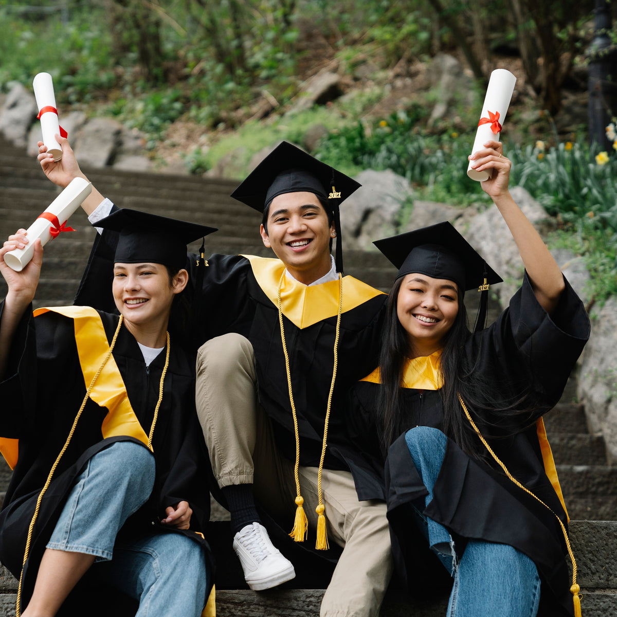 Graduation Gift Ideas: Practical Choices and Pillowcases