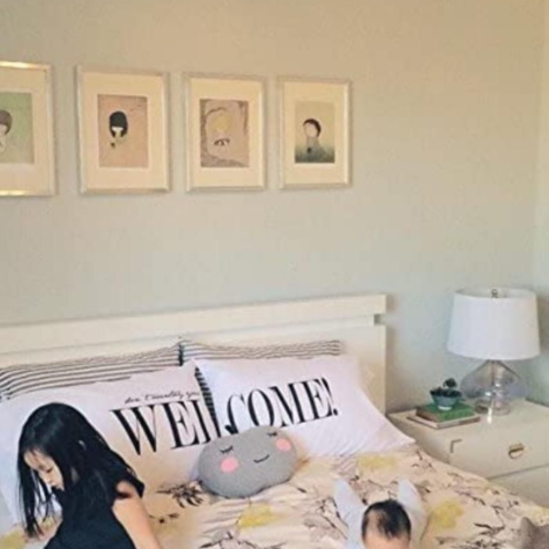 Choosing Pillowcases for a Guest Room